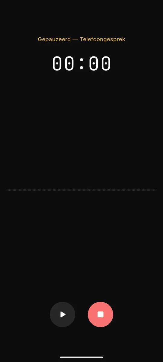 Het opnamescherm van Vault Notes: timer op 00:00, gepauzeerd door een telefoongesprek, met afspeel- en stopknop